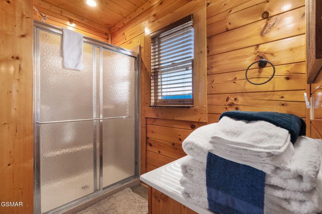 2853 White Oak Ridge Ln, Sevierville, TN 37862