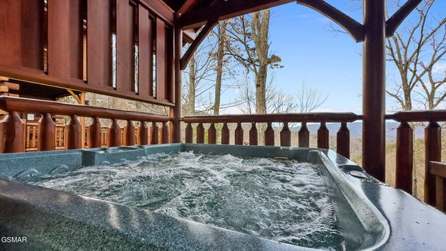 2853 White Oak Ridge Ln, Sevierville, TN 37862