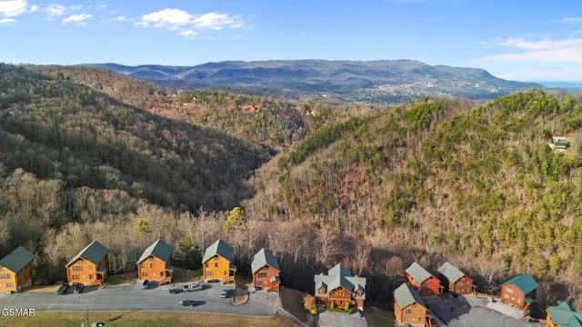 2853 White Oak Ridge Ln, Sevierville, TN 37862
