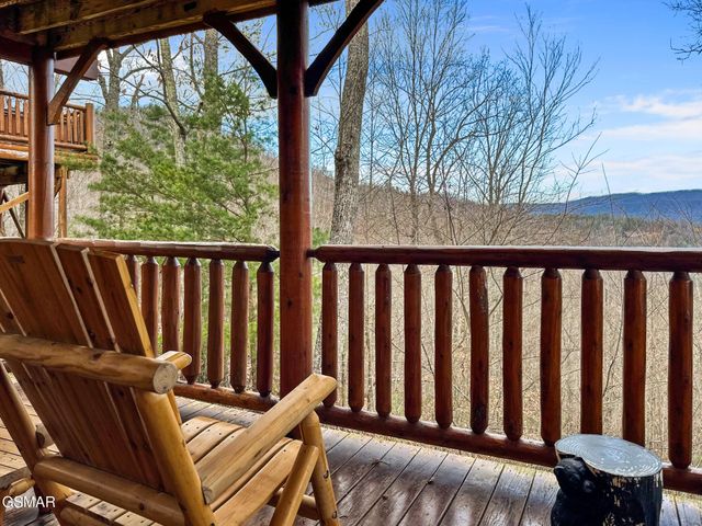 2853 White Oak Ridge Ln, Sevierville, TN 37862