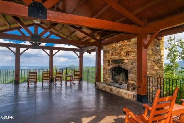 2853 White Oak Ridge Ln, Sevierville, TN 37862