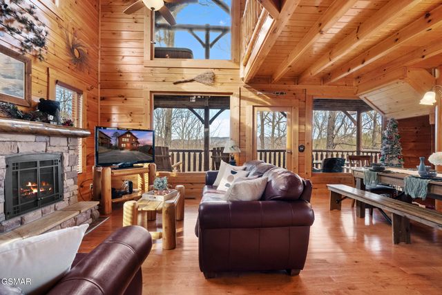 2853 White Oak Ridge Ln, Sevierville, TN 37862