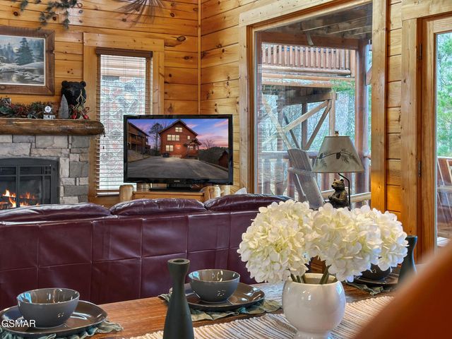 2853 White Oak Ridge Ln, Sevierville, TN 37862