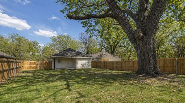 212 E Walker Street, Denison, TX 75021