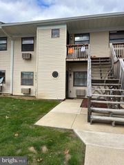 1334 W WYOMISSING CT #Q, West Lawn, PA 19609