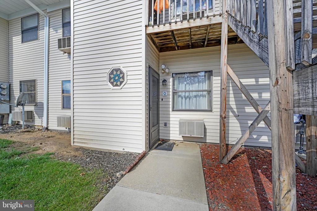 Image 2 of property listing at 1334 W WYOMISSING CT #Q, West Lawn, PA 19609