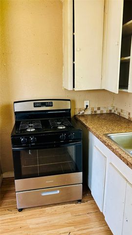 2016 Daniel Street, Fort Worth, TX 76104