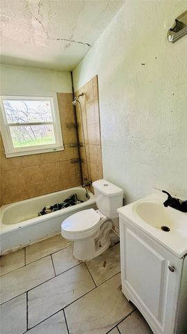 2016 Daniel Street, Fort Worth, TX 76104