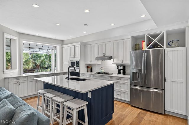 699 Anchor DR, Sanibel, FL 33957