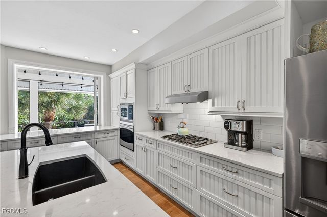 699 Anchor DR, Sanibel, FL 33957