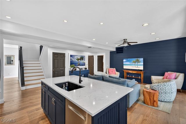 699 Anchor DR, Sanibel, FL 33957