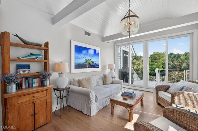 699 Anchor DR, Sanibel, FL 33957