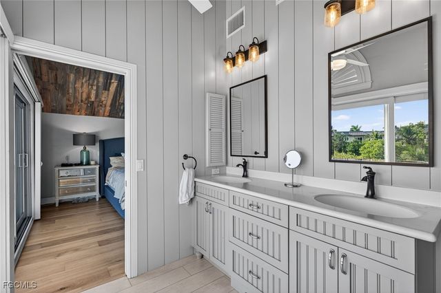 699 Anchor DR, Sanibel, FL 33957