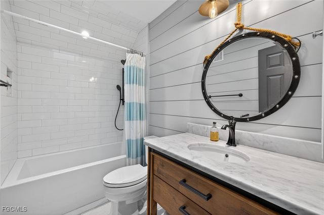 699 Anchor DR, Sanibel, FL 33957