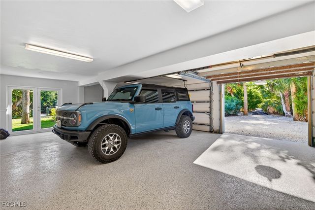 699 Anchor DR, Sanibel, FL 33957