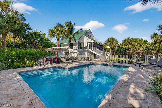 699 Anchor DR, Sanibel, FL 33957