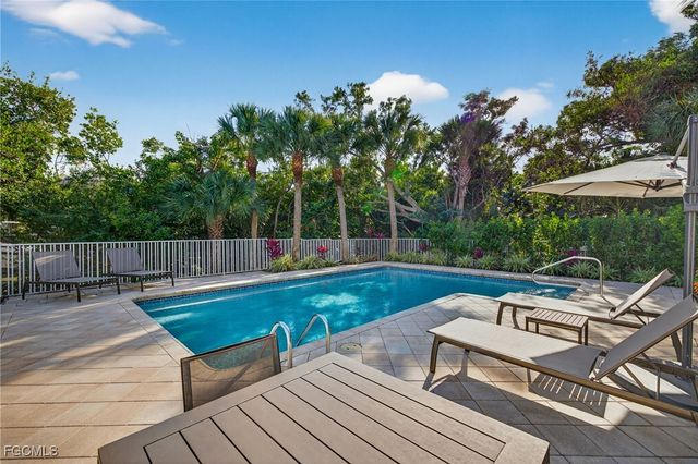 699 Anchor DR, Sanibel, FL 33957