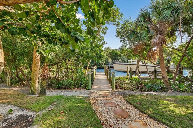 699 Anchor DR, Sanibel, FL 33957