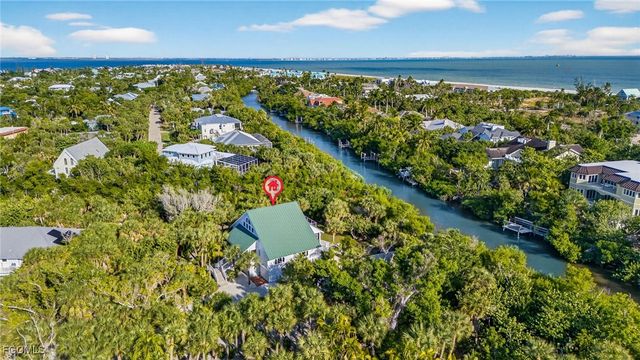 699 Anchor DR, Sanibel, FL 33957