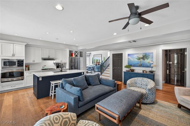 699 Anchor DR, Sanibel, FL 33957