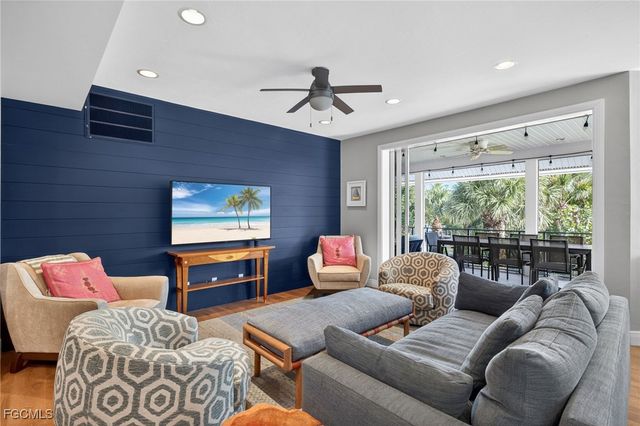 699 Anchor DR, Sanibel, FL 33957