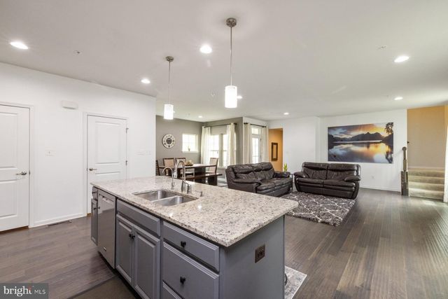 5861 OAKDALE VILLAGE RD, Ijamsville, MD 21754