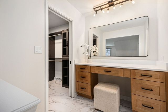 5387 Candlewood Court, Lisle, IL 60532