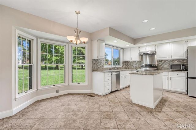 15355 Highcroft Drive, Chesterfield, MO 63017