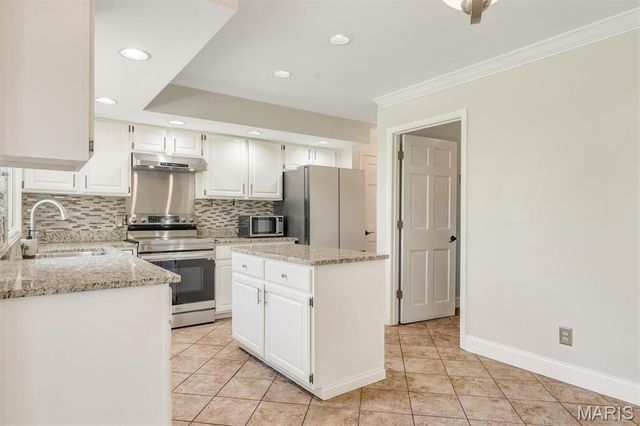 15355 Highcroft Drive, Chesterfield, MO 63017