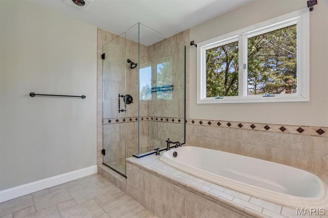 15355 Highcroft Drive, Chesterfield, MO 63017