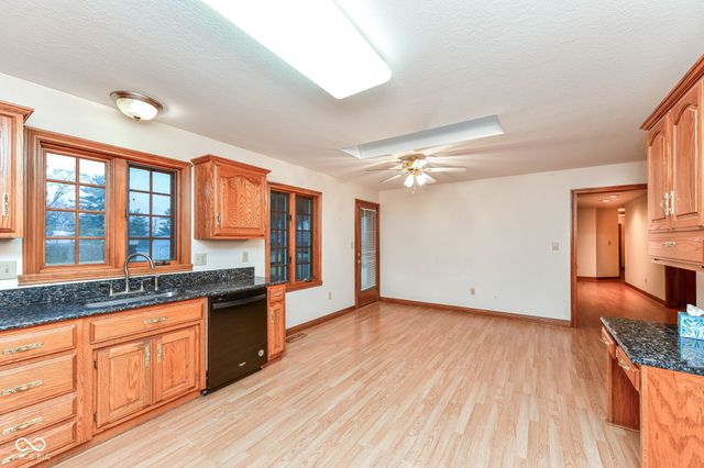 6052 W Broken Arrow Drive, New Palestine, IN 46163