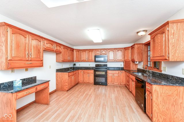 6052 W Broken Arrow Drive, New Palestine, IN 46163