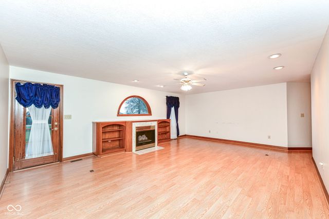 6052 W Broken Arrow Drive, New Palestine, IN 46163