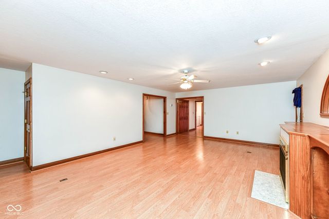 6052 W Broken Arrow Drive, New Palestine, IN 46163