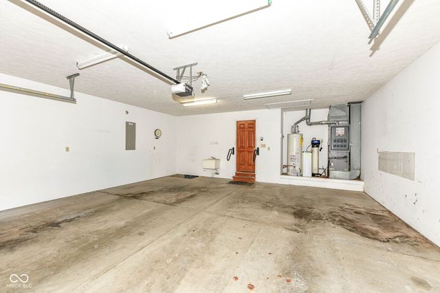 6052 W Broken Arrow Drive, New Palestine, IN 46163