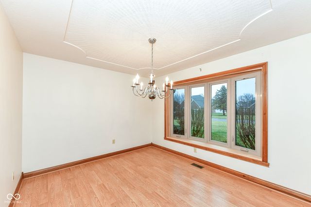 6052 W Broken Arrow Drive, New Palestine, IN 46163