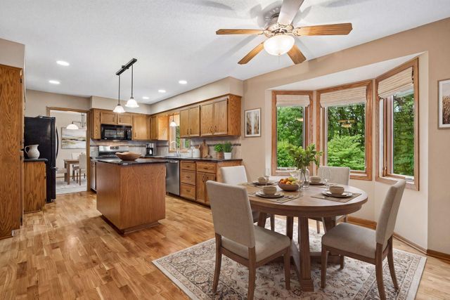 8290 W Lake Court, Chanhassen, MN 55317