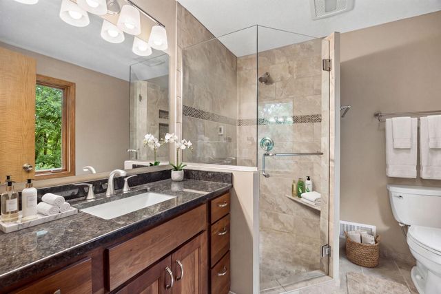 8290 W Lake Court, Chanhassen, MN 55317