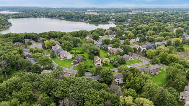 8290 W Lake Court, Chanhassen, MN 55317