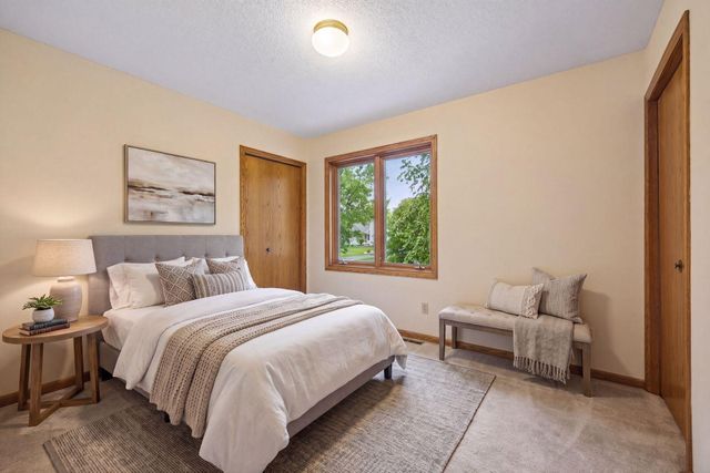 8290 W Lake Court, Chanhassen, MN 55317