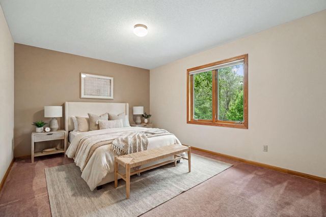 8290 W Lake Court, Chanhassen, MN 55317