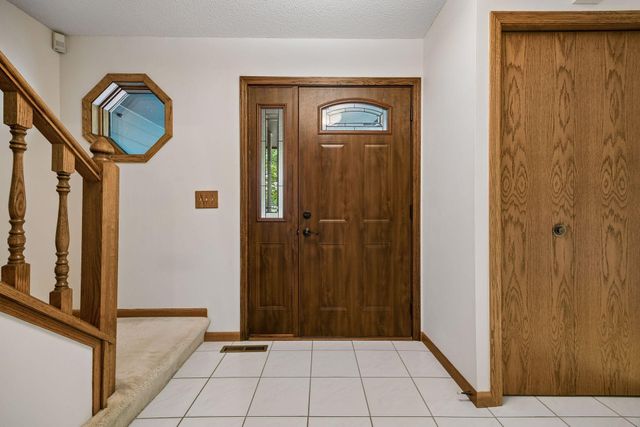 8290 W Lake Court, Chanhassen, MN 55317