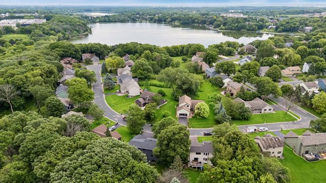 8290 W Lake Court, Chanhassen, MN 55317