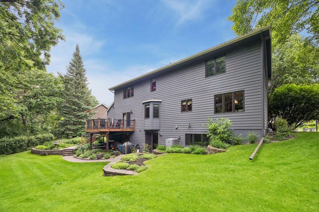 8290 W Lake Court, Chanhassen, MN 55317