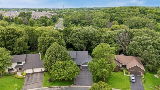 8290 W Lake Court, Chanhassen, MN 55317