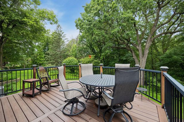 8290 W Lake Court, Chanhassen, MN 55317