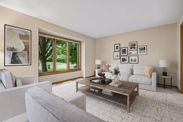 8290 W Lake Court, Chanhassen, MN 55317