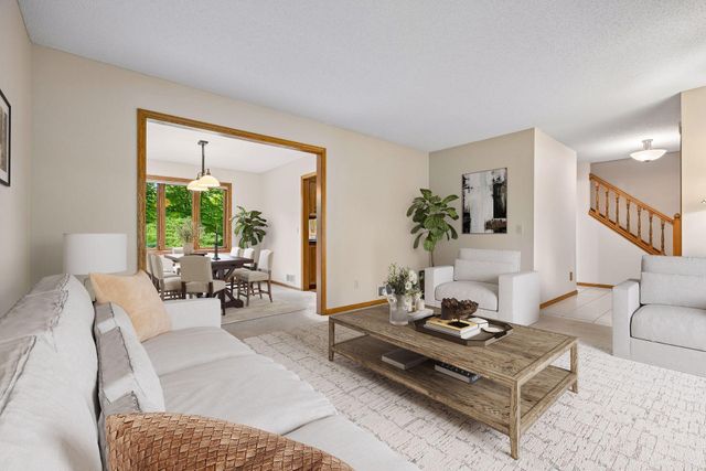 8290 W Lake Court, Chanhassen, MN 55317