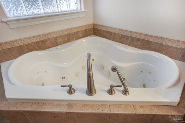 4621 Riley Rd, Milton, FL 32583