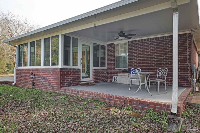 4621 Riley Rd, Milton, FL 32583